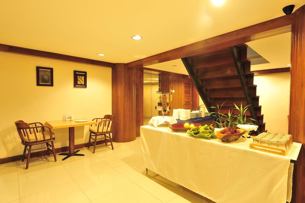 Lullaby Inn Silom 방콕 외부 사진